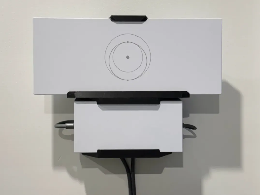 Soporte de pared para router satelital y fuente