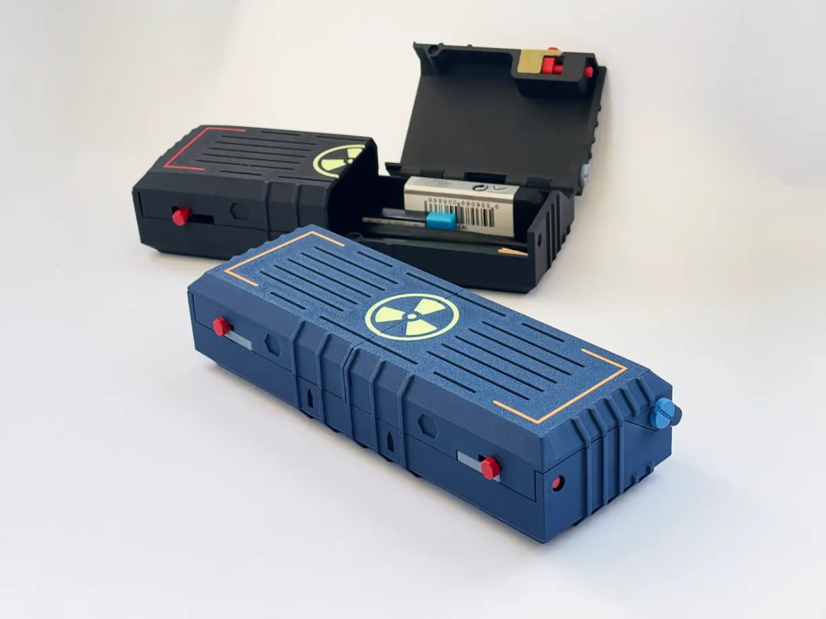 Caja con pestillo de traba impreso