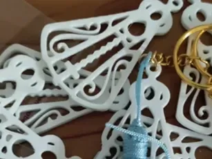 Llavero con relieve de la Virgen