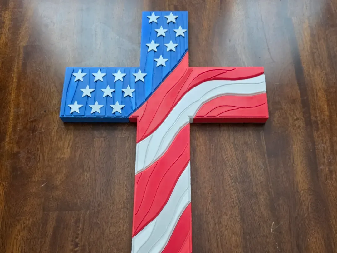 Cruz de pared con textura de madera