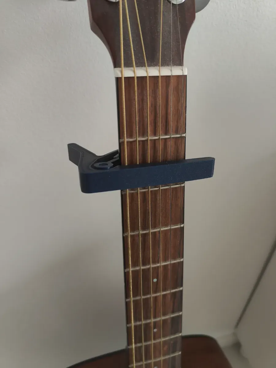 Cejilla para guitarra con banda elástica
