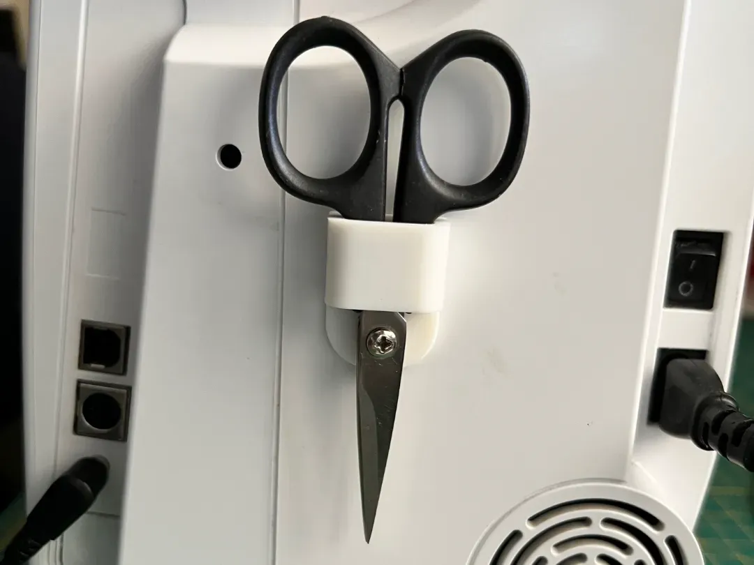 Funda a presión para tijera de costura