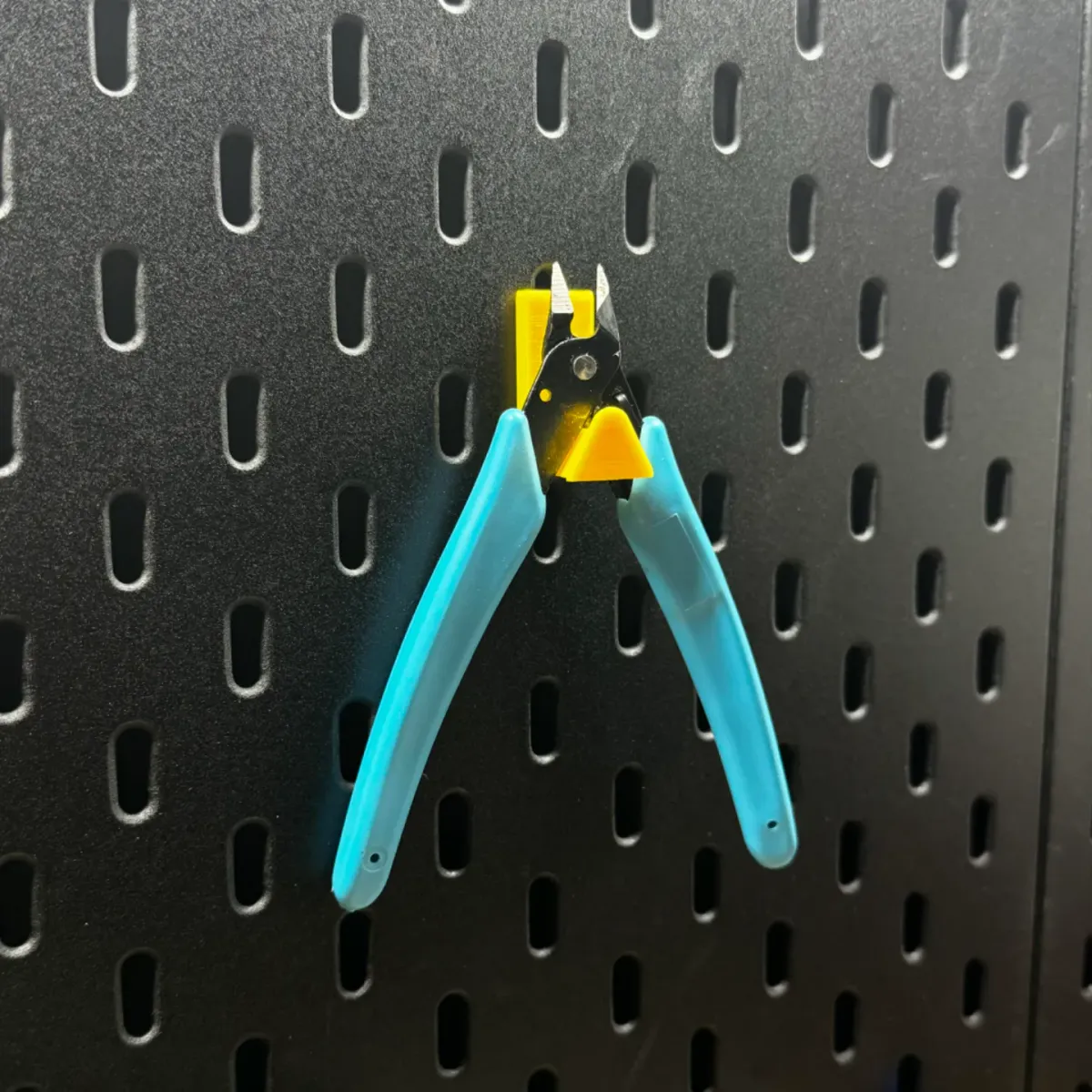 Soporte de máquina de cortar para panel perforado