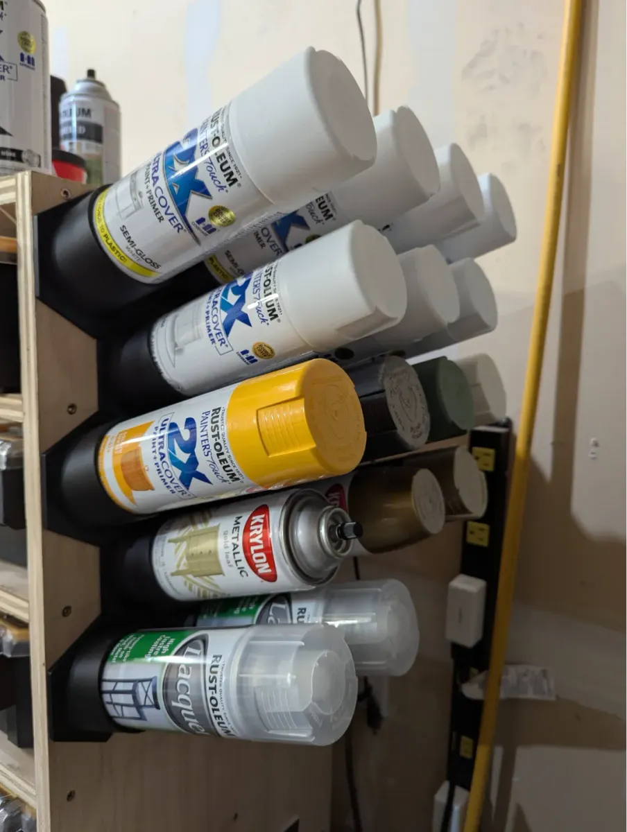 Soporte para aerosol con base ancha