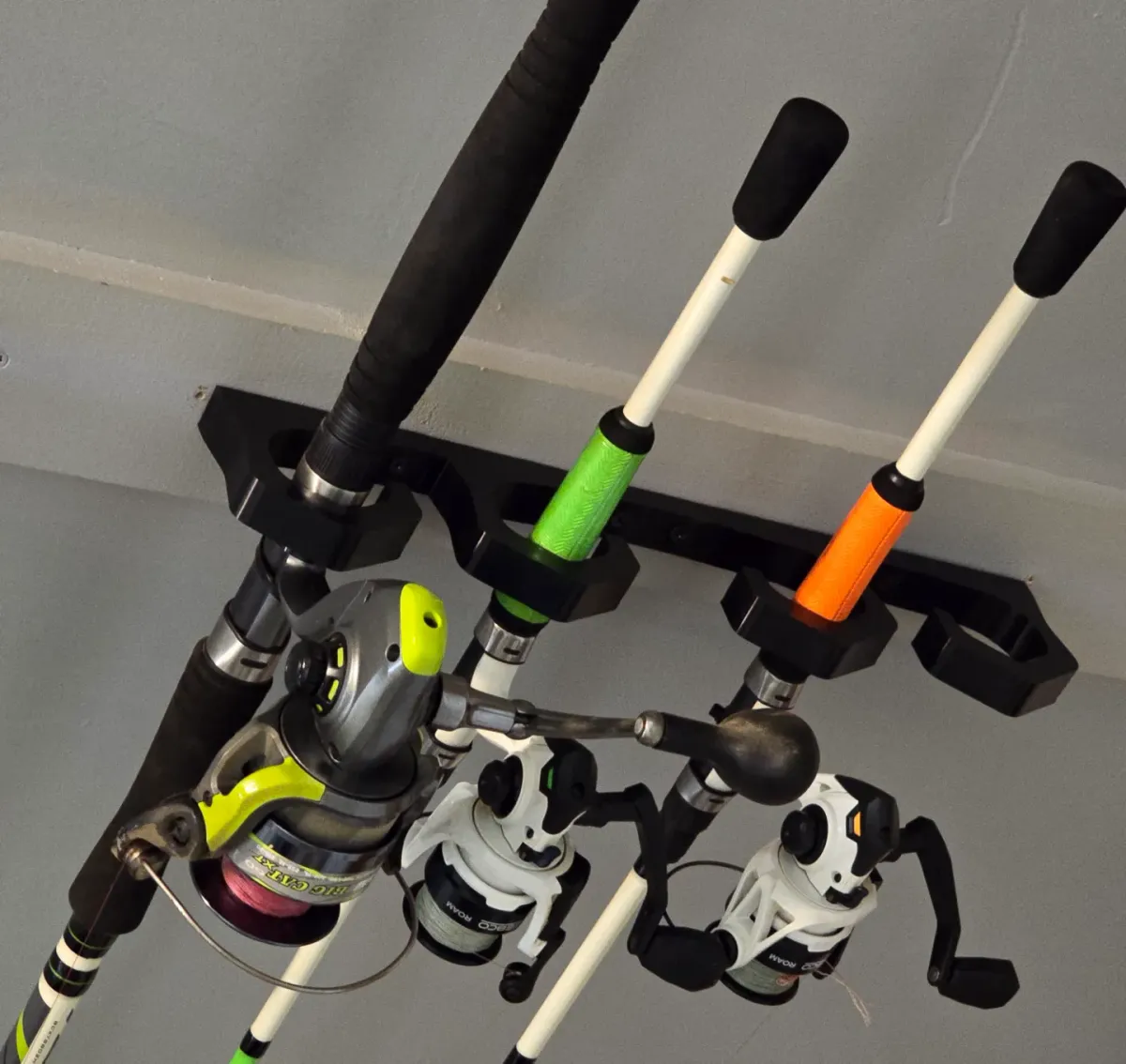 Soporte de techo para cañas de pescar
