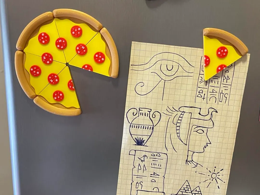 Imán de porción de pizza en relieve