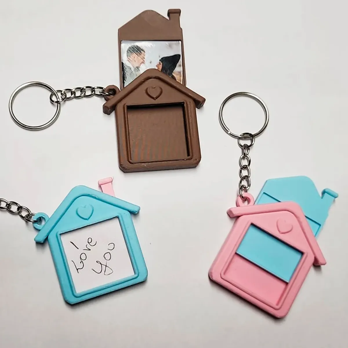Llavero con forma de casita para mensaje oculto