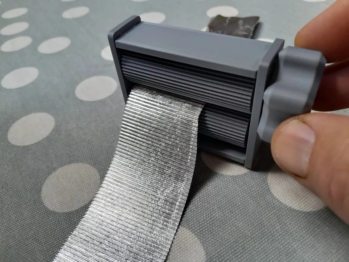 Herramienta para hacer chapa acanalada en maquetas