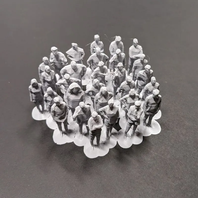 Juego de doce figuras humanas sentadas y de pie, escala 1:50