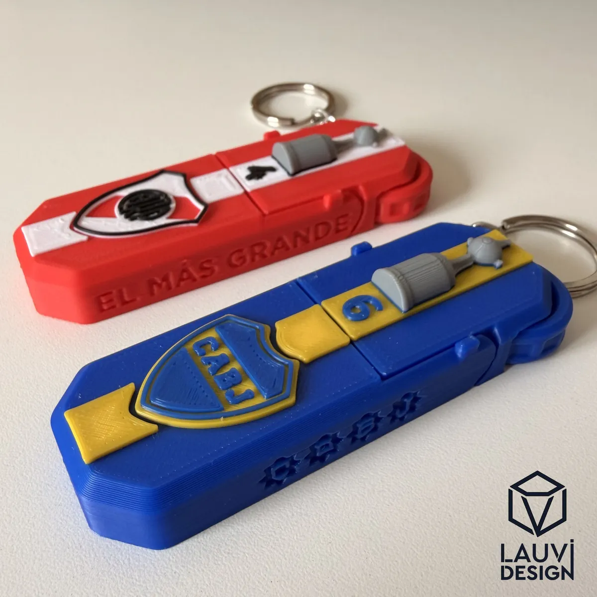 Llavero de club con engranaje y apoyo de celular