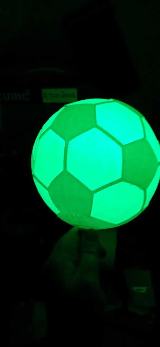 Lámpara de pelota de fútbol con base