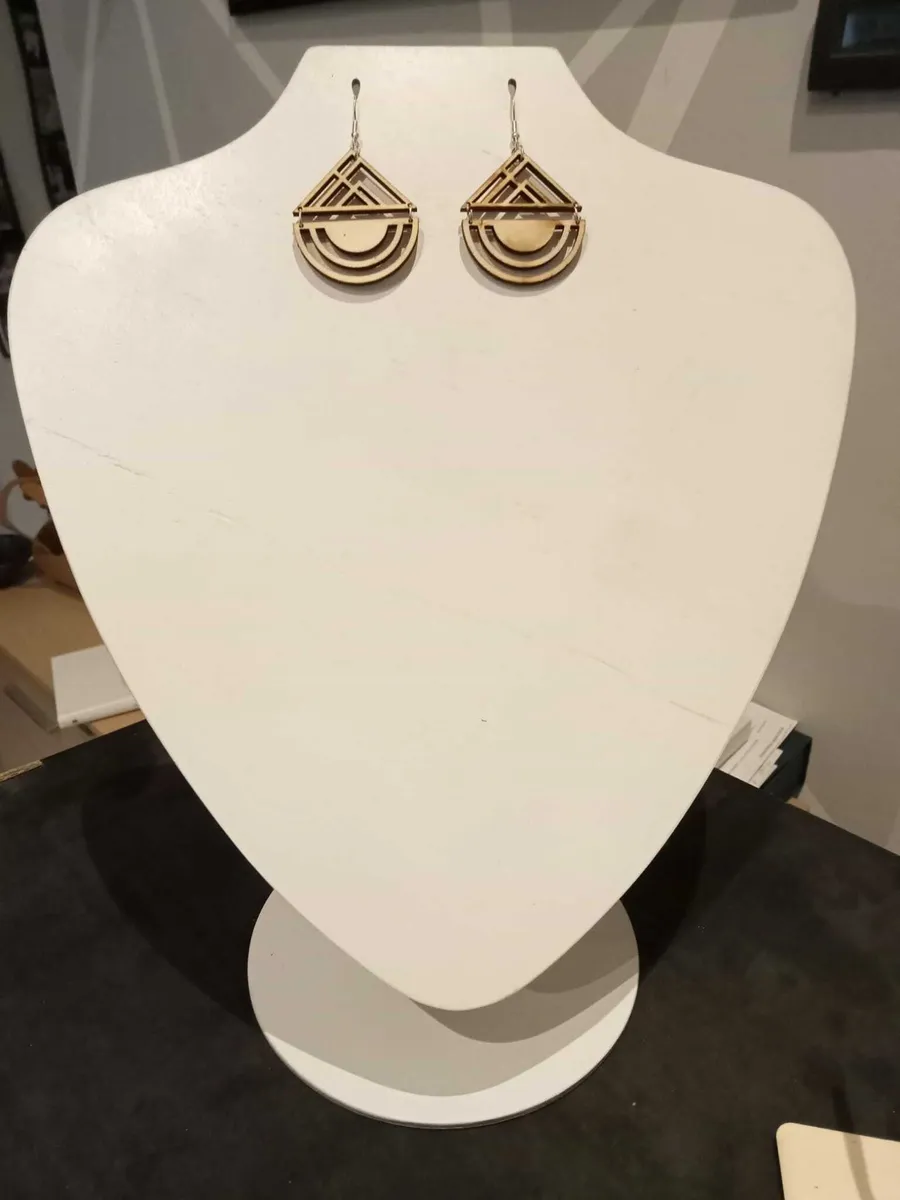 Exhibidor liviano de collares y aros
