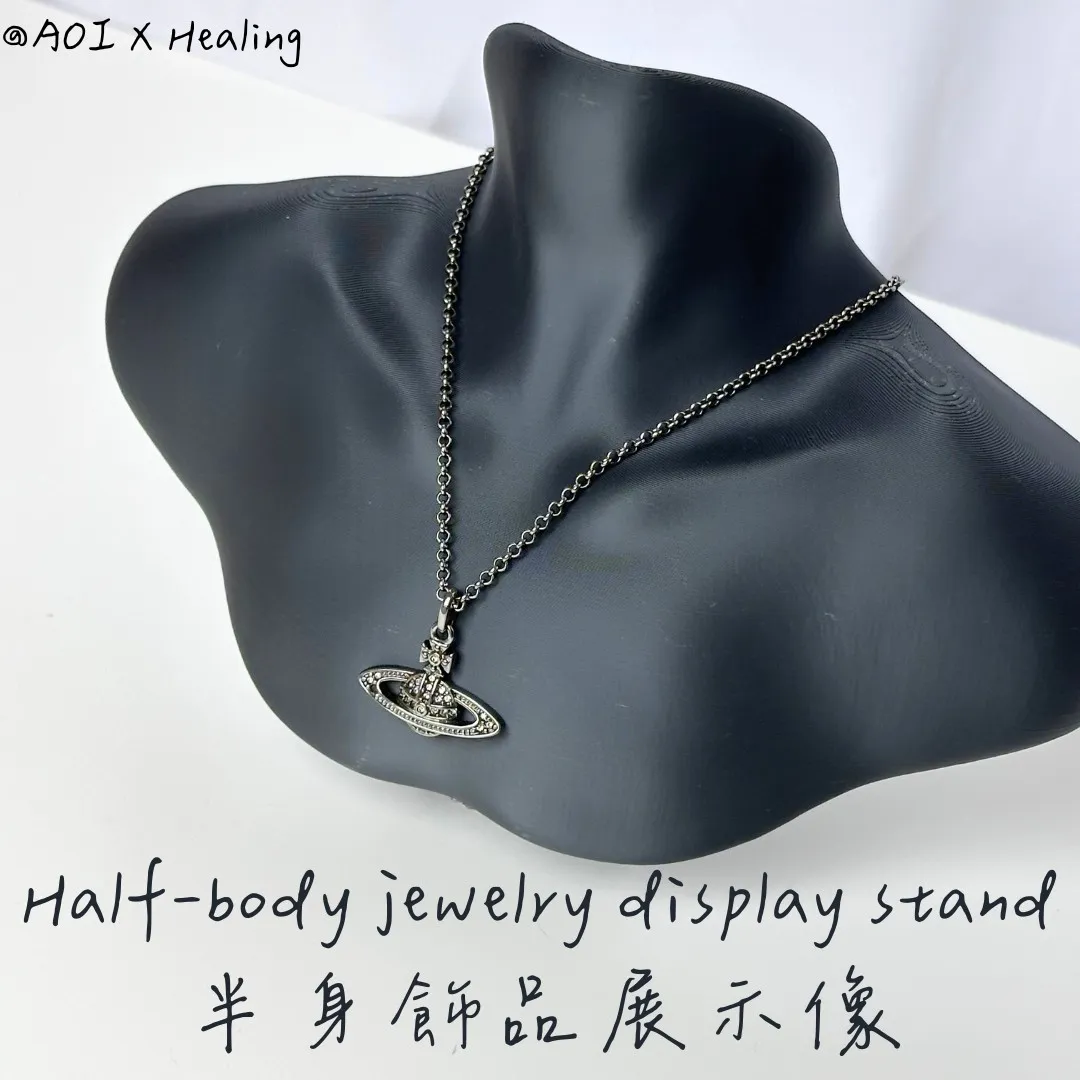 Busto de medio cuerpo para exhibir collares
