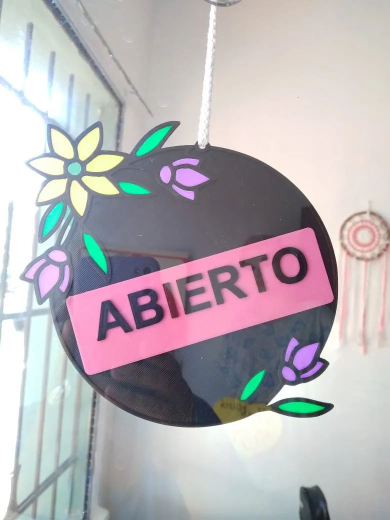 Cartel de abierto y cerrado con cordón