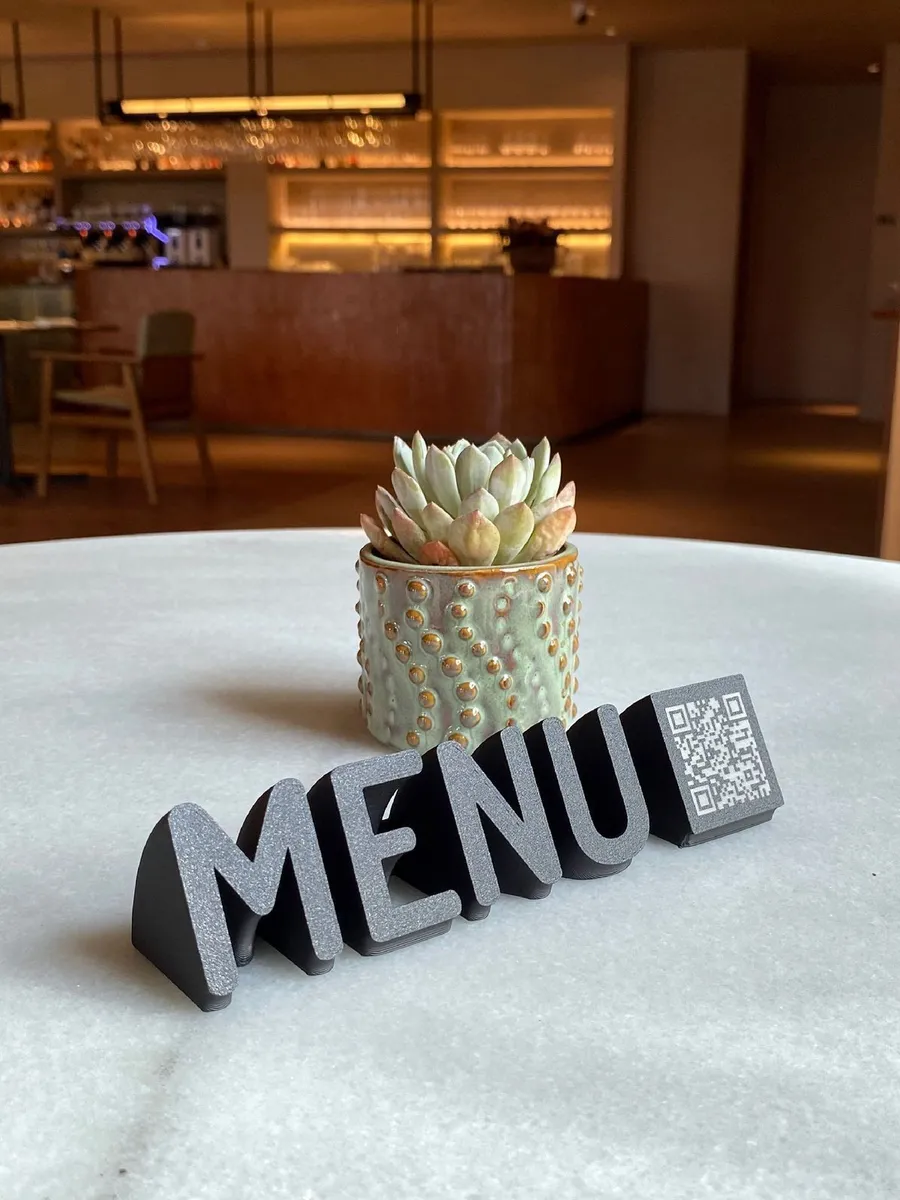 Cartel de mesa de reservado y menú con QR