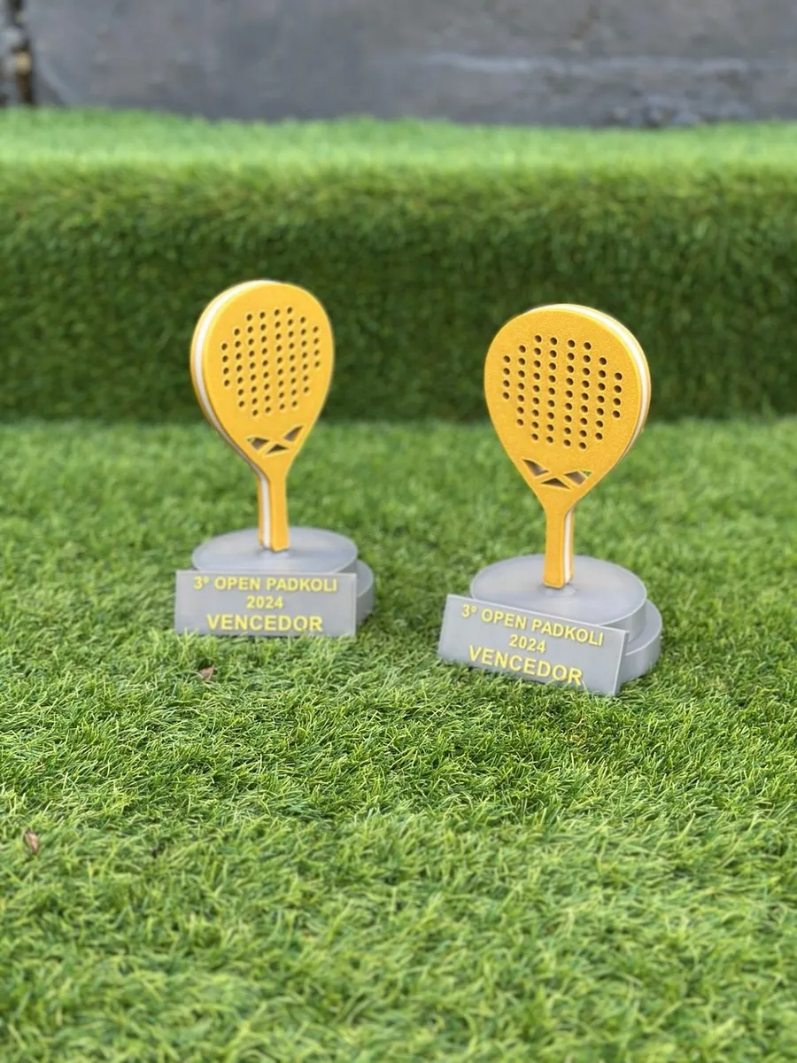 Trofeo de pádel grande para el campeón