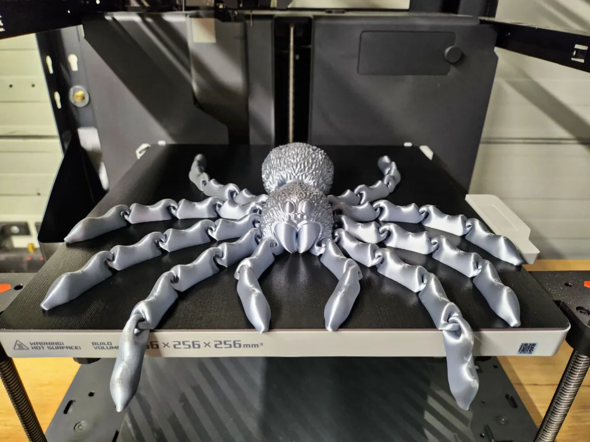 Araña articulada de juntas reforzadas