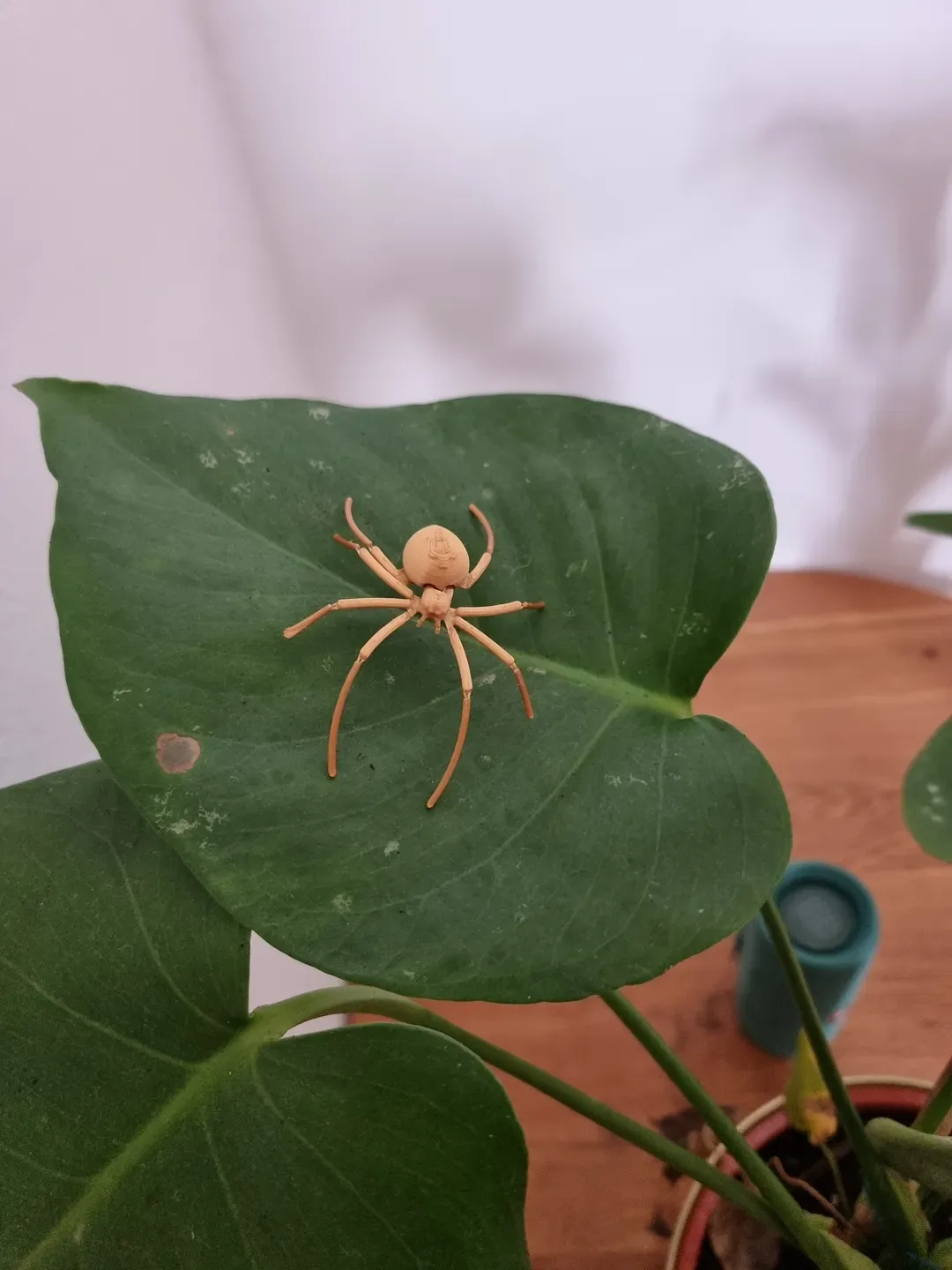 Araña articulada de dos gramos