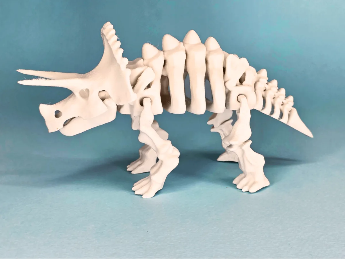 Triceratops esqueleto articulado chico