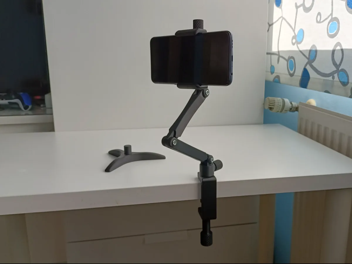 Soporte articulado de celular para escritorio