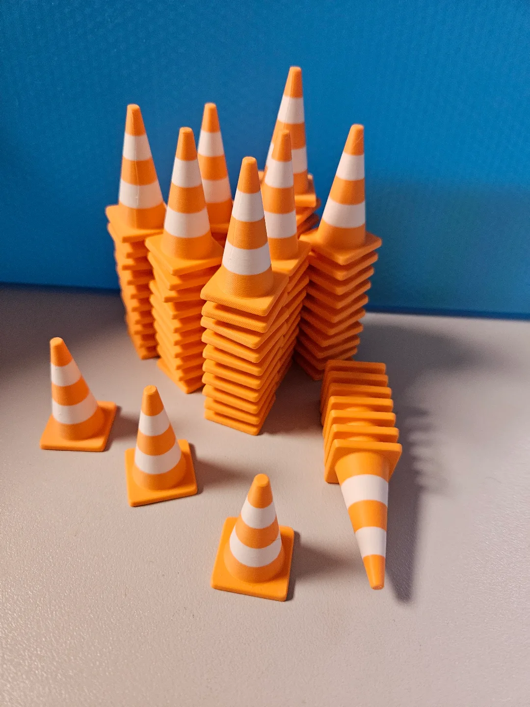 Conos de tránsito en miniatura