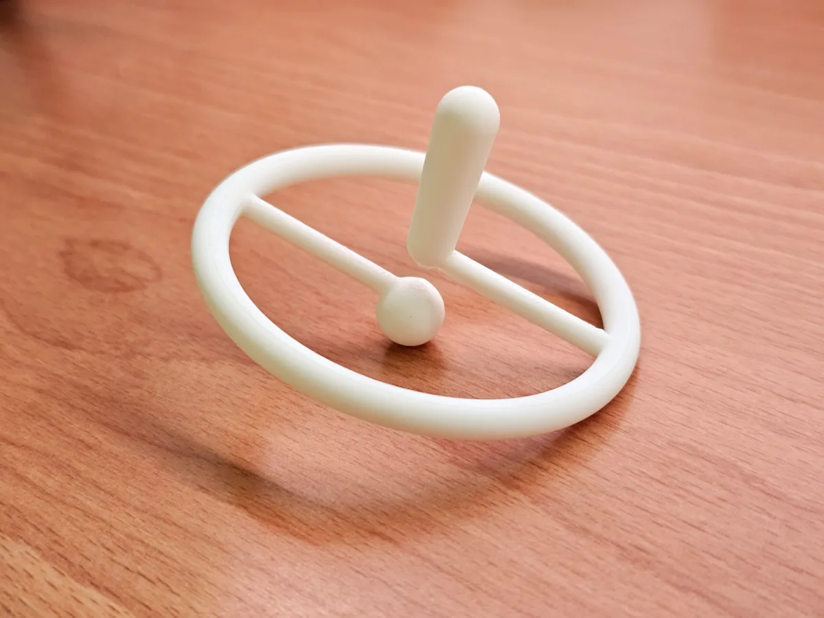 Trompo con forma de signo de admiración