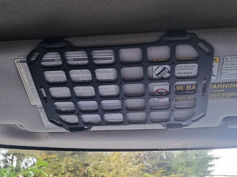 Panel organizador para el parasol del auto