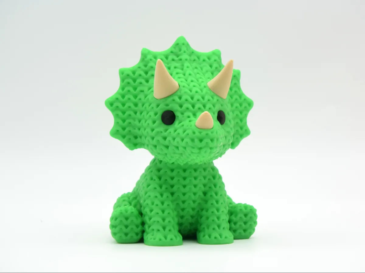 Triceratops tejido de tamaño mediano