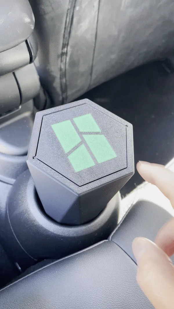 Cesto de basura con tapa automática para el auto