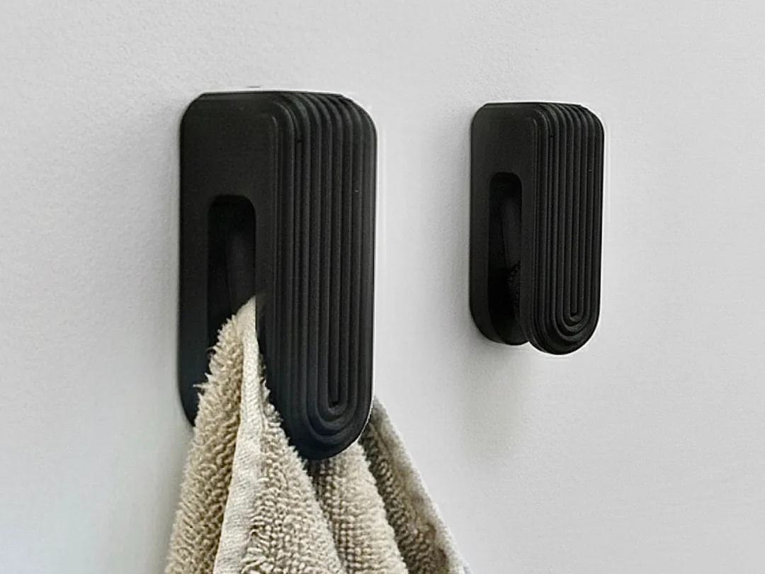 Percha con traba automática