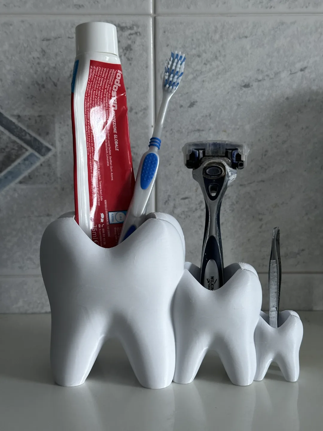 Portacepillos con forma de dientes