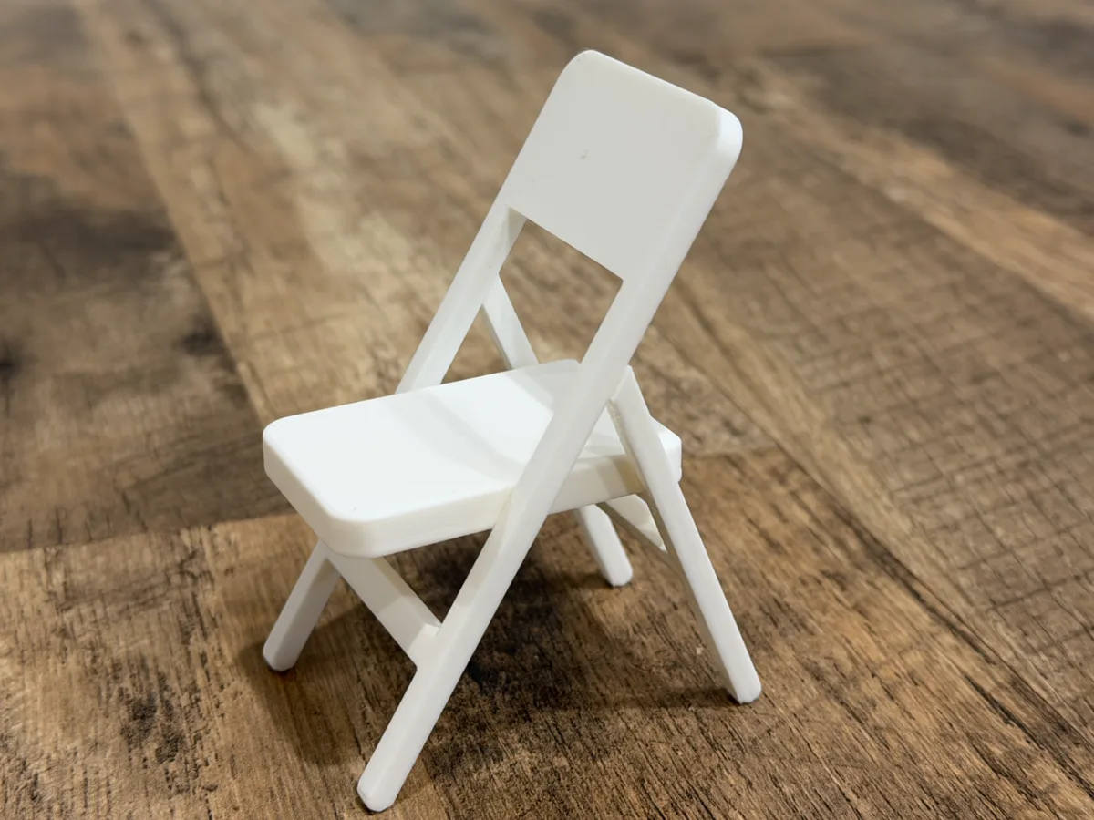 Silla plegable en miniatura escala uno a diez