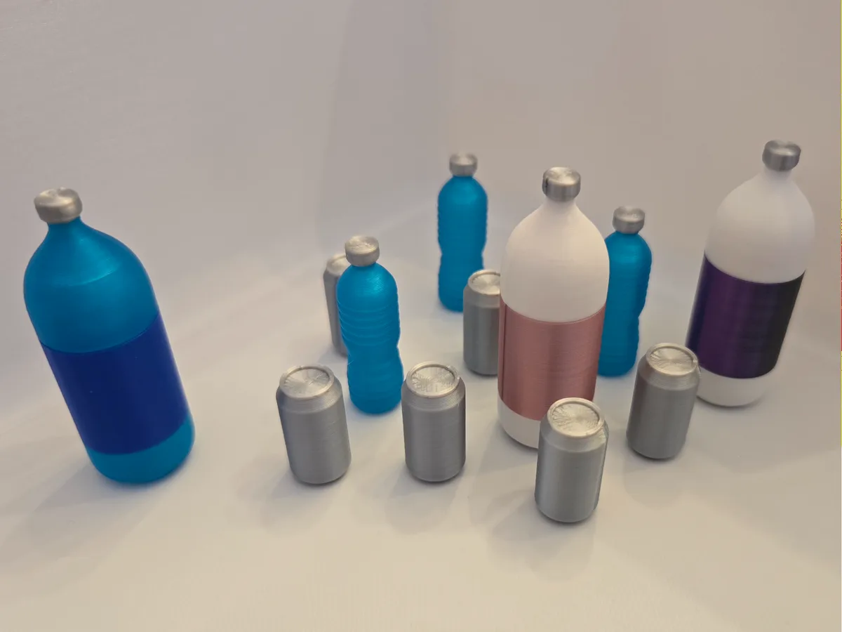 Latas y botellas a escala uno a seis