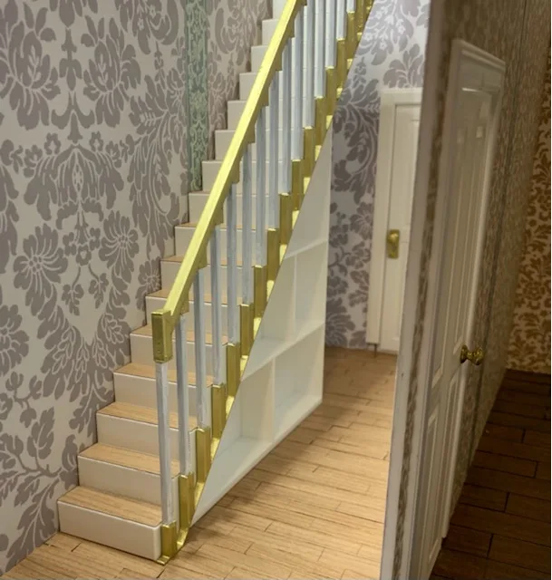 Escalera para casa de muñecas