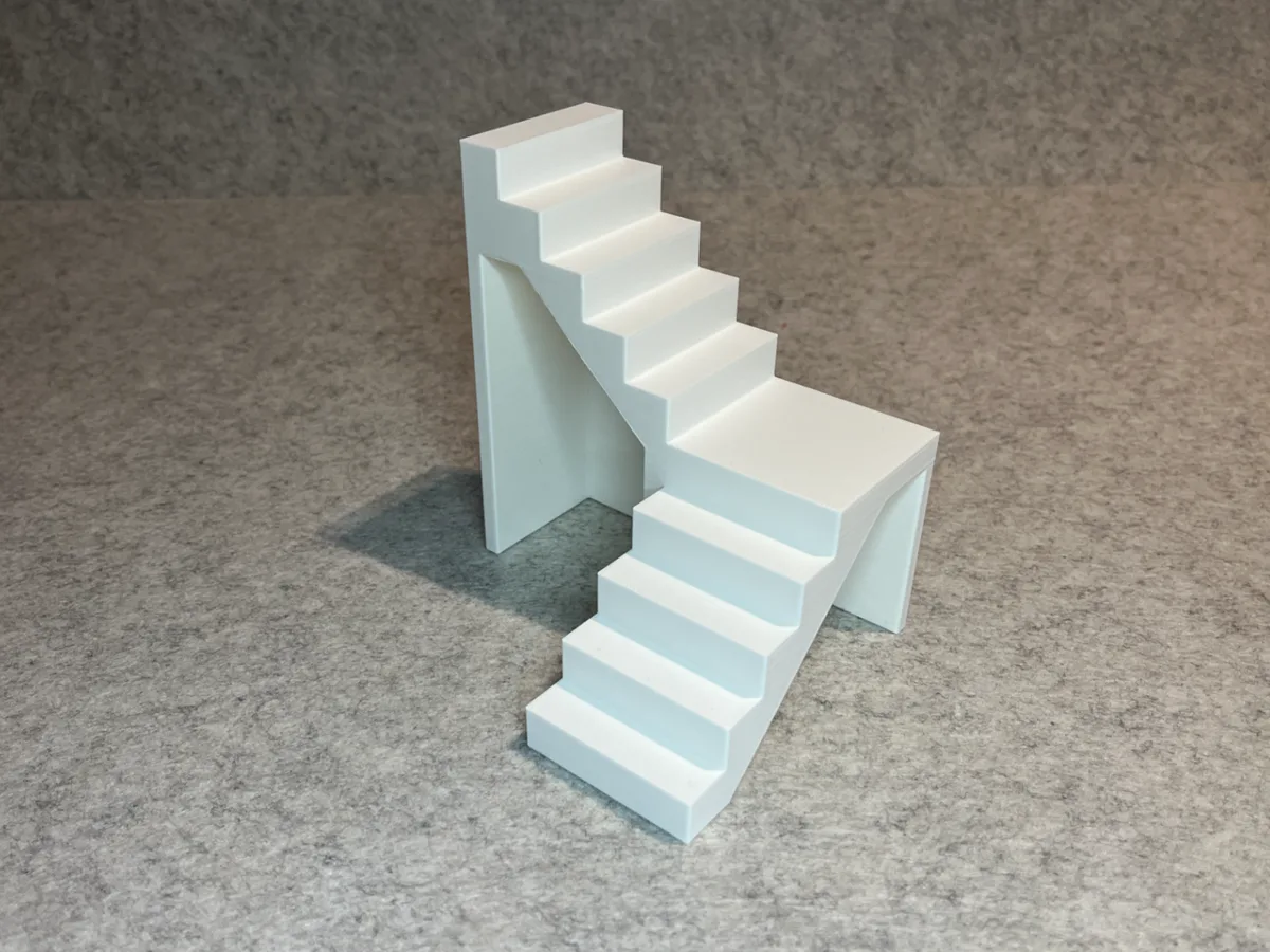 Escalera con baranda en miniatura