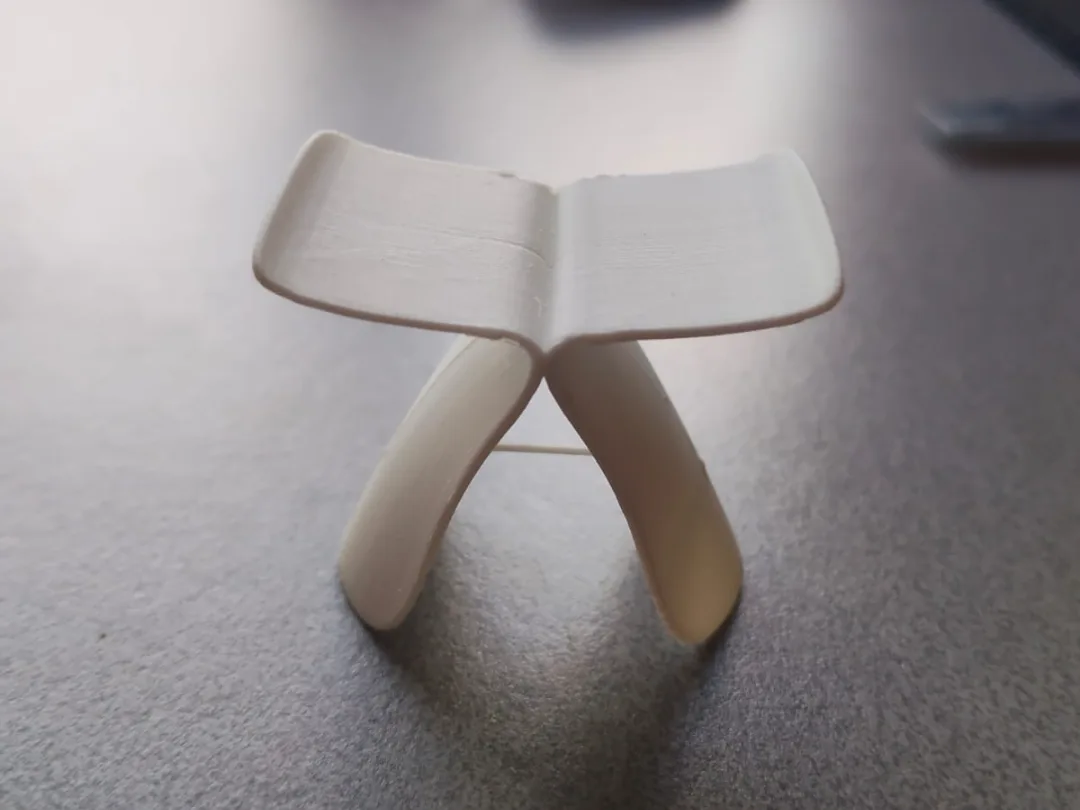 Banquito en miniatura con forma de mariposa