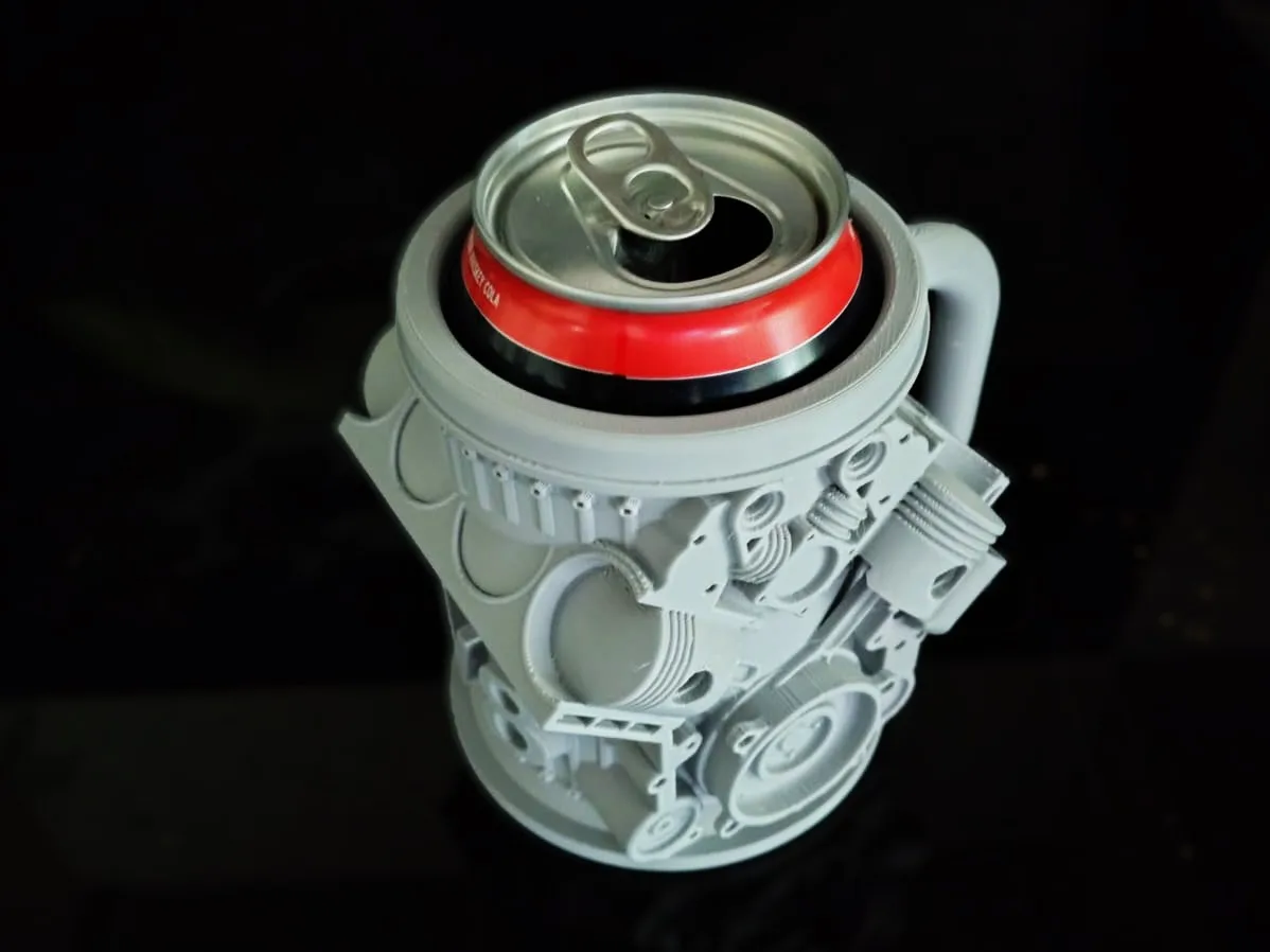 Portalatas con forma de motor V8