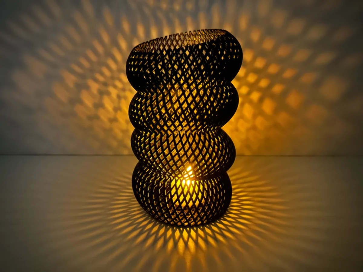 Jarrón espiral calado