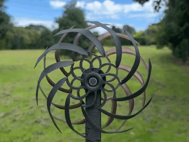Escultura de viento de dos rotores