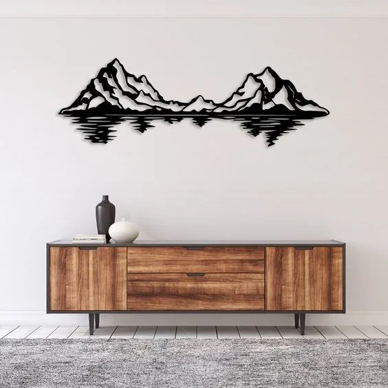 Cuadro de montañas con reflejo