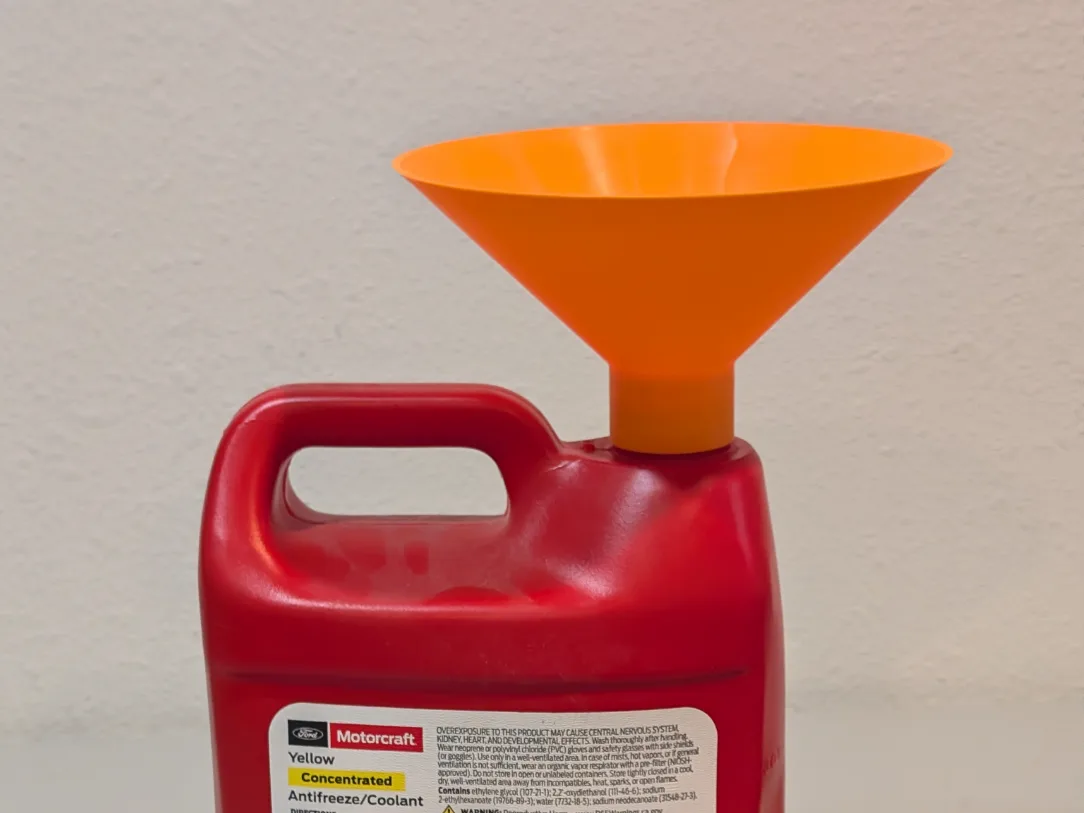 Embudo para líquido refrigerante