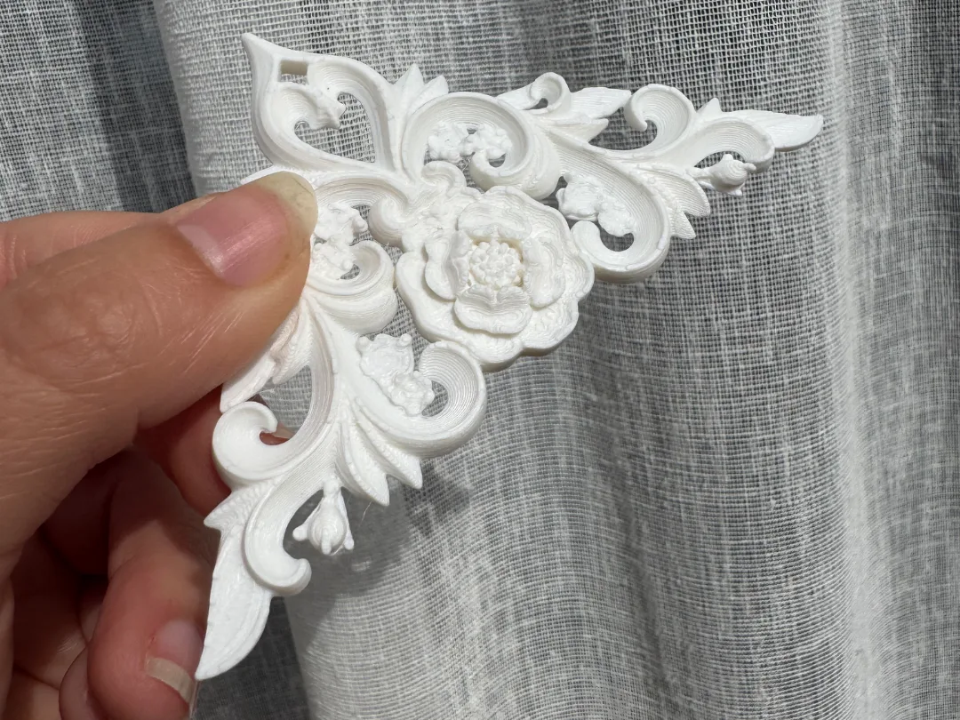 Ornamento floral de esquina
