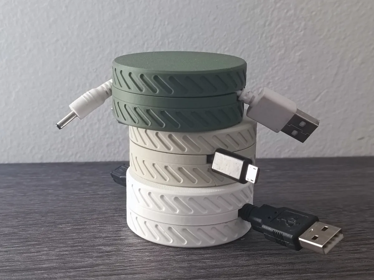 Organizador de cables usb para el escritorio