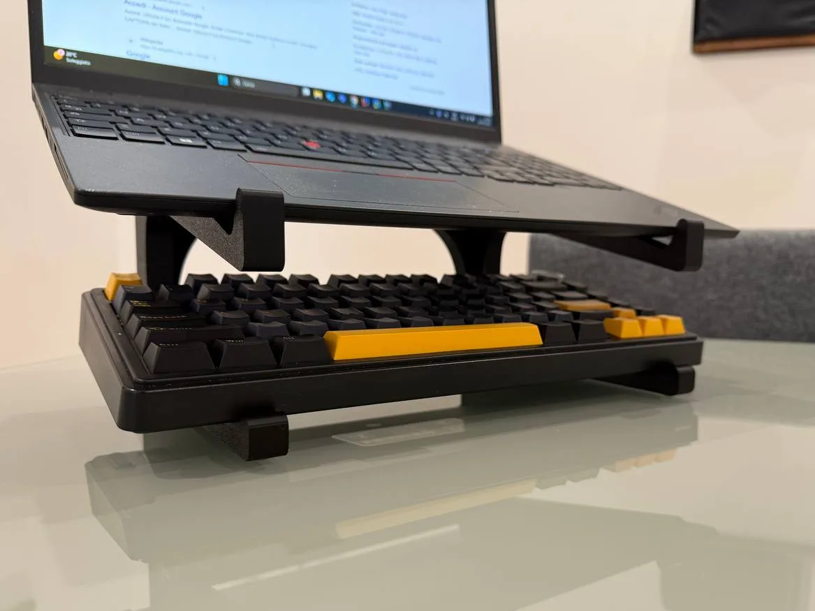 Soporte de notebook con lugar para teclado