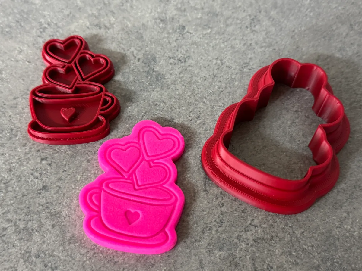 Cortante de galletitas con forma de taza y corazón