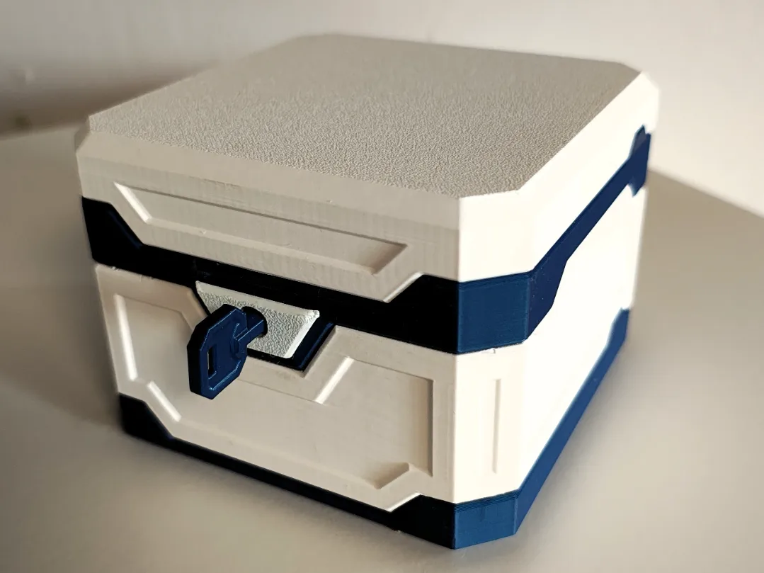 Caja de guardado con traba tipo candado