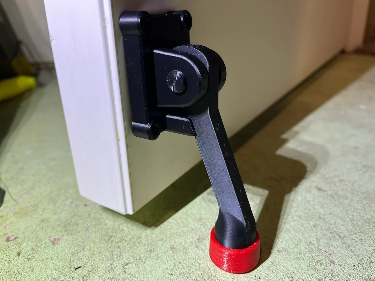 Traba puerta rebatible