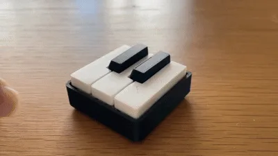 Antiestrés con cinco teclas de piano