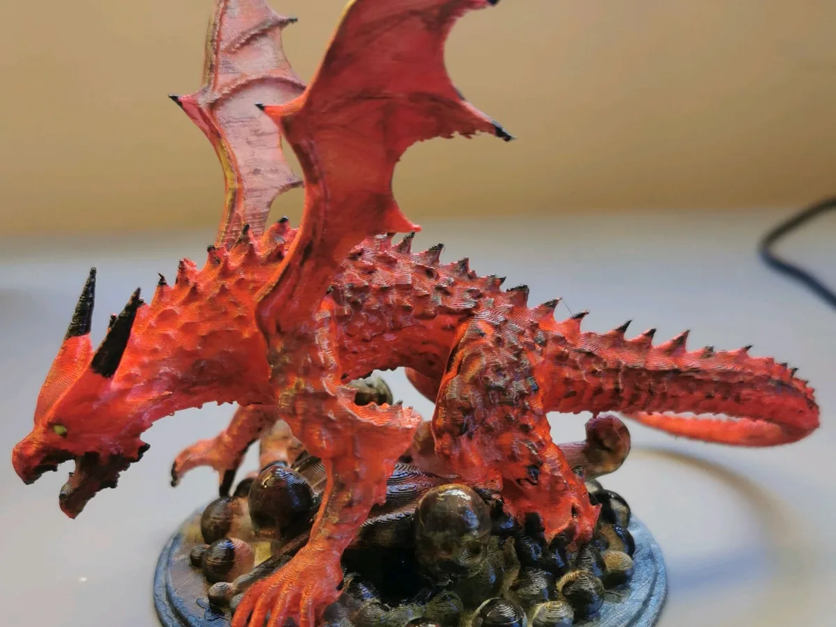 Dragón oscuro de adorno