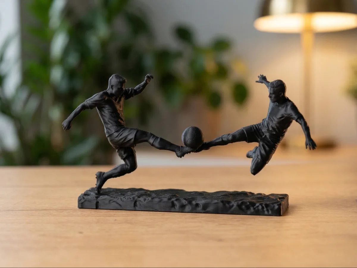 Escultura de jugador en el aire